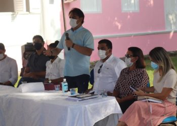 Prefeito de José de Freitas assina o termo de posse de agentes de endemias