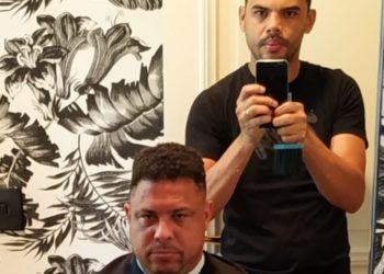 Jovem de Cabeceiras do Piauí vira barbeiro particular de Ronaldo Fenômeno em SP