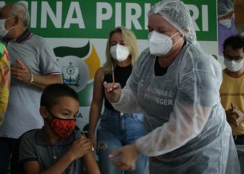 Indígena de 7 anos é a primeira criança vacinada no Piauí contra a Covid-19