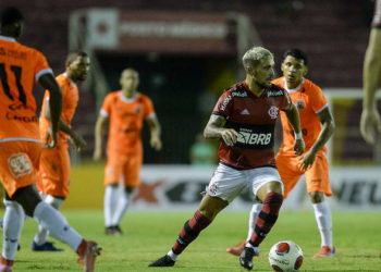 Arrascaeta brilha e Flamengo goleia Nova Iguaçu por 5 a 0