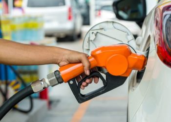 Especialista diz que isenção do álcool diminuirá menos de 1 centavo no preço da gasolina