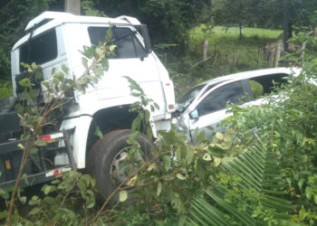 Professora morre e filho fica ferido após grave acidente em José de Freitas