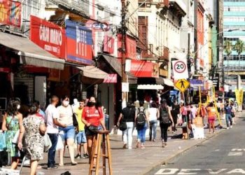 Comércio brasileiro registra alta de vendas pelo terceiro mês seguido, mostra CNC