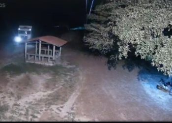 Veja momento em que motorista perde controle de caçamba na PI-113 em José de Freitas