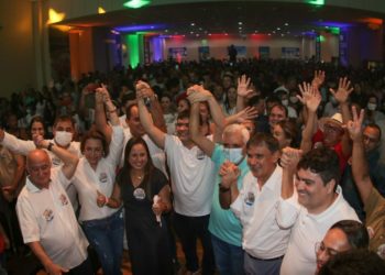 Time do Povo reúne lideranças de Teresina e do interior no lançamento das pré-candidaturas de Júlio César e Georgiano