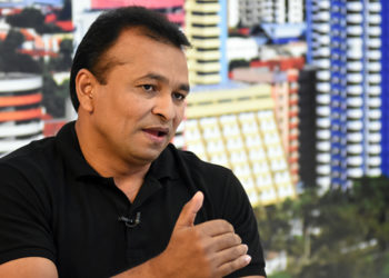 Deputado Fábio Abreu ajuda a sinalizar acidente com vítima fatal na PI-113