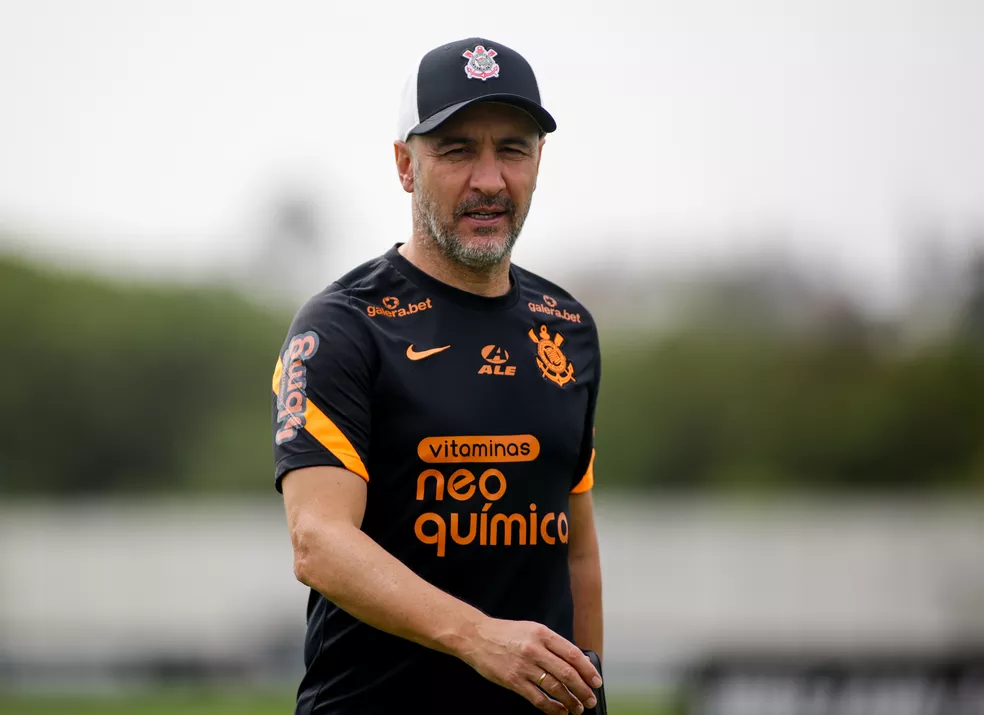 Vítor Pereira tenta amenizar um dia a menos de descanso do Corinthians contra o Fluminense
