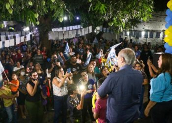 Líder nas pesquisas, Sílvio foca em reuniões com populares na reta final