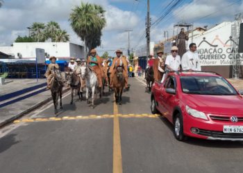 Vaqueiros participam de procissão e missa durante os festejos de São Francisco em José de Freitas