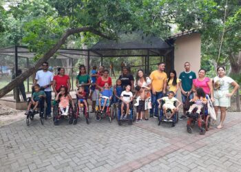 Crianças do Centro de Reabilitação de José de Freitas fazem visita ao Zoobotânico