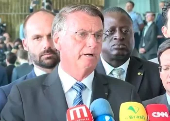 Bolsonaro agradece votação e diz que continuará cumprindo a Constituição