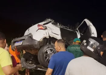Carro capota na BR-316 e deixa seis feridos na zona Sul de Teresina