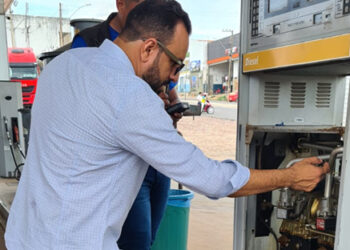 Operação lacra 8 postos de combustíveis e 26 são notificados por irregularidades