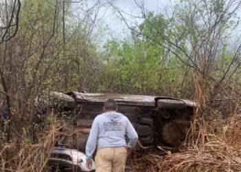 Motorista perde o controle e capota em Altos-PI