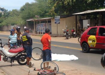 Mulher morre após ter cabeça esmagada por caminhão