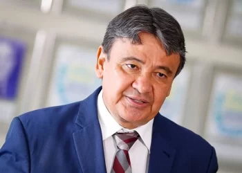 PEC deve propor salário mínimo de cerca de R$ 1.320 para 2023, diz W. Dias