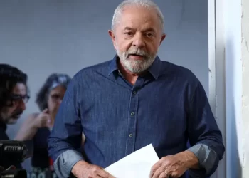 Lula quer evitar que composição ministerial enfraqueça base governista no Senado