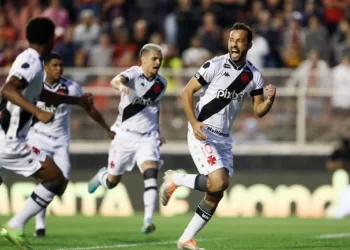 Vasco sofre, mas vence Ituano por 1 a 0 e sela o retorno à Série A