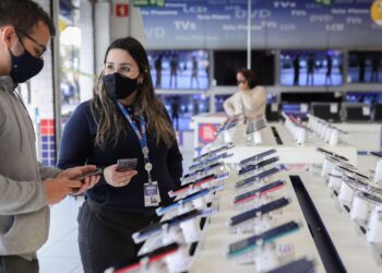 Brasil gera 135 mil novos postos de trabalho em novembro, diz Caged