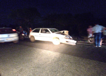 Acidente entre carro e moto deixa pessoas feridas em José de Freitas