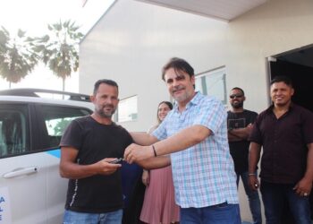 Prefeito de José de Freitas entrega novos veículos para Saúde do Município