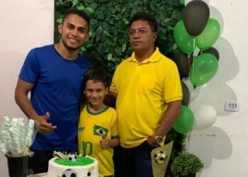 João Araújo homenageia seu filho Abraão pela passagem de aniversário