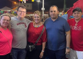 Dr. Ferdinand Freitas prestigia Zé Pereira ao lado de amigos e lideranças politicas do município