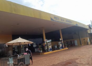 Dupla armada com pistola assalta posto de combustível em José de Freitas