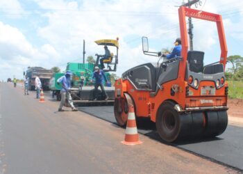 Diretor-geral do DER vistoria as obras de restauração na PI-113 entre Teresina e José de Freitas