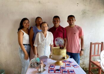 João Araújo presenteia sua mãe com a santa missa para comemorar seu 88 anos de vida