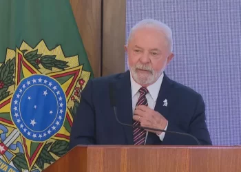 Classe média “precisa pouco” do governo e reforma tributária basta para esta população, diz Lula