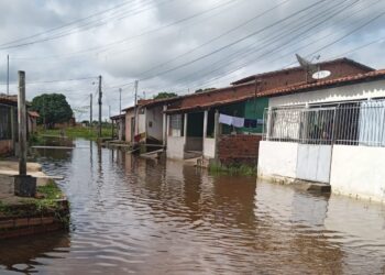 Rio Marathaoan está acima da cota de inundações e 15 famílias ficam ilhadas