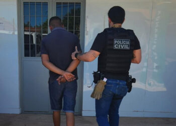 Homem é preso por dar cinco facadas em rapaz em José de Freitas