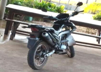 Motocicleta é tomada de assalto no Centro de  José de Freitas