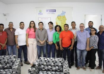 Prefeito e vereadores discutem com Zé Santana sobre abastecimento de água em José de Freitas