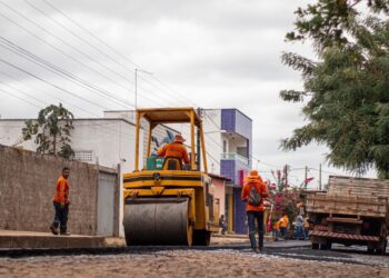 Prefeitura retoma obras de asfaltamento em várias ruas em José de Freitas