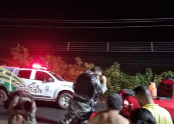 Dupla é presa em José de Freitas suspeita de roubar carro na cidade de Barras