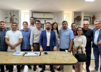 Ferdinand Freitas e grupo de vereadores participam de reunião com Marcelo Nolleto