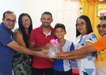 Aluno da Escola Senhor Carvalho Recebe Prêmio do Projeto MPT na Escola