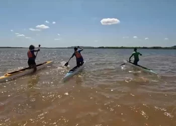 Escola de canoagem Iporanga ajuda crianças carentes em José de Freitas