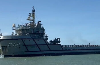 Primeiro navio da Marinha chega ao Porto Piauí em Luís Correia