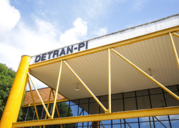 Polícia indicia servidor e despachantes do Detran por fraudes em emplacamentos de veículos