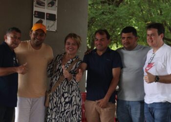 Alfredo Holanda se confraterniza com lideranças na Barragem do Bezerro