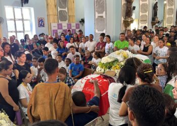 Corpo do atleta Lívio Santos é sepultado sob forte comoção em José de Freitas