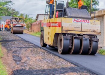Obras de pavimentação asfáltica são retomadas em ruas de José de Freitas