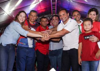 Centenas de pessoas prestigiaram o lançamento da pré-candidatura de Pedro Gomes a Prefeito