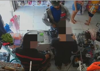 Dupla assalta loja de roupas e variedades em Miguel Alves