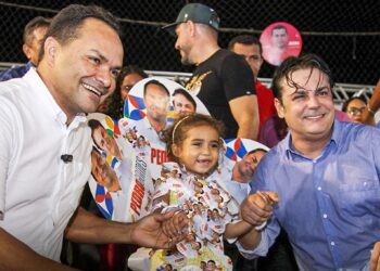 Pedro Gomes reúne milhares de pessoas para oficializar sua candidatura a prefeito de José de Freitas