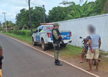 Blitz na PI-112 em Miguel Alves resulta em apreensão de drogas