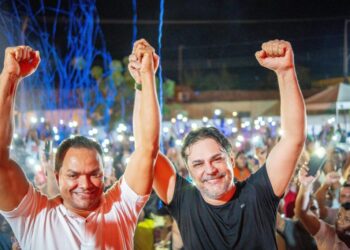 Pedro Gomes e Roger Linhares reúne multidão no evento “Chega Junto” com a juventude na Casa Azul